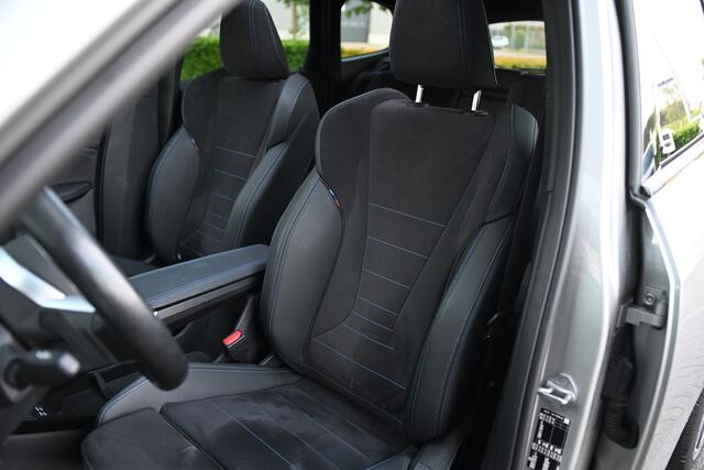 BMW X1 sDrive18i M Sport Automaat / Trekhaak / Panoramadak / Driving Assistant Plus / Stuurverwarming / Harman Kardon / 20" LMV