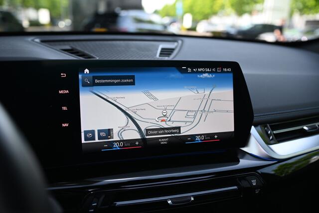 BMW X1 sDrive18i M Sport Automaat / Trekhaak / Panoramadak / Driving Assistant Plus / Stuurverwarming / Harman Kardon / 20" LMV