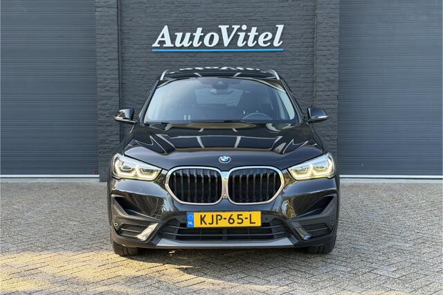 BMW X1 xDrive25e | Panodak | Camera | Sportstoelen | LED | Elektrische klep | NAVI