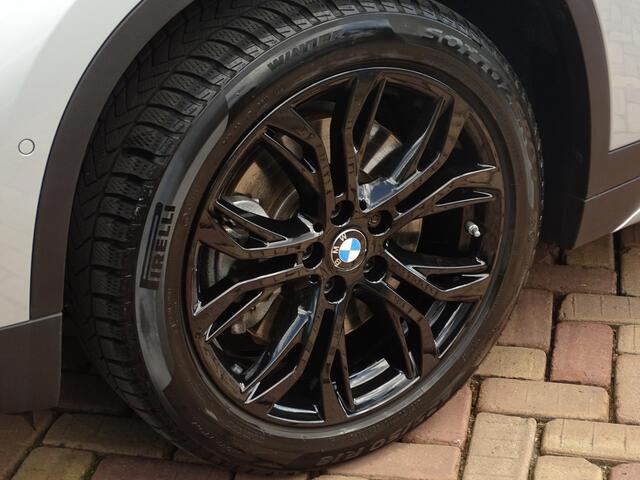 BMW X1 xDrive20i | 4x4 | Carplay | HUD | Trekhk | Camera | 1e Eig. | Ad.Cruise | Dealeronderhouden!