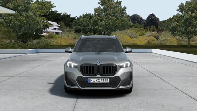 BMW X1 xDrive25e M Sport Automaat / Trekhaak / Panoramadak / Sportstoelen / Comfort Access / Adaptieve LED / Head-Up / Harman-Kardon / Parking Assistant Plus