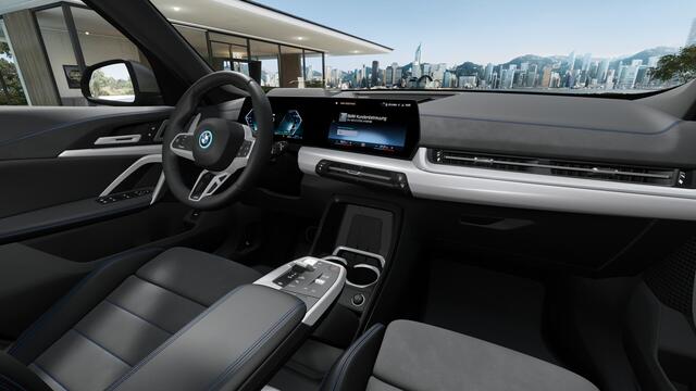 BMW X1 xDrive25e M Sport Automaat / Trekhaak / Panoramadak / Sportstoelen / Comfort Access / Adaptieve LED / Head-Up / Harman-Kardon / Parking Assistant Plus