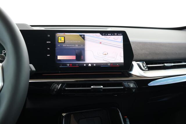 BMW X1 xDrive30e | Sport Pakket Pro | Pano Dak | M-Sportstoelen | Harman Kardon | Driving Assistant Professional | 20'' LM | Elektr. Verstelbare Voorstoelen | Head-Up |