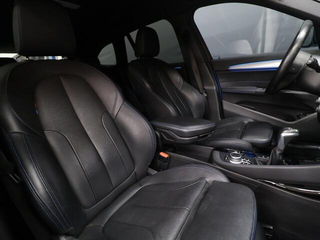 BMW X1 xDrive25e M Sport [HEAD UP DISPLAY, APPLE CARPLAY, CAMERA, ELEK ACHTERKLEP, CRUISE CONTROL, MEMORY SEATS, VOL LEDER, NAVIGATIE, NIEUWSTAAT]
