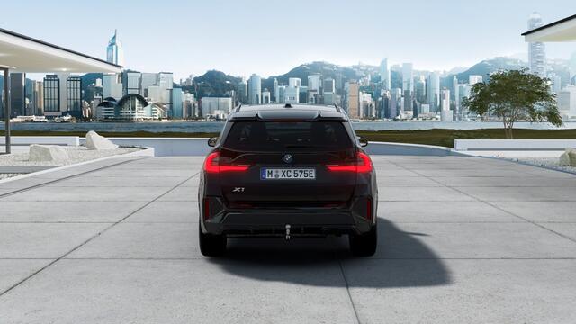BMW X1 xDrive25e M Sport Automaat / Panoramadak / Trekhaak / Sportstoelen / M Adaptief onderstel / Head-Up / Parking Assistant Plus / Comfort Access