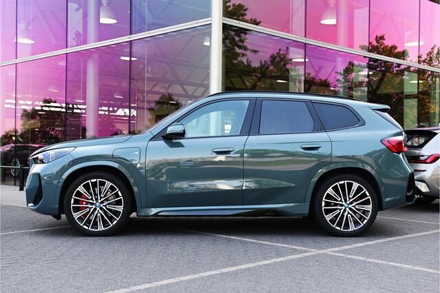 BMW X1 xDrive30e M Sport Automaat / Trekhaak / Panoramadak / Sportstoelen / Comfort Access / Achteruitrijcamera / Harman-Kardon / Adaptieve LED