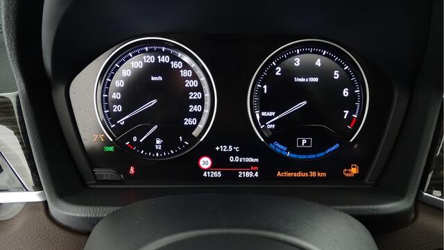 BMW X1 xDrive 25e M pakket-PANORAMA-Nw staat -HUD, -Camera-Harman kardon-Privacy-Trekhaak