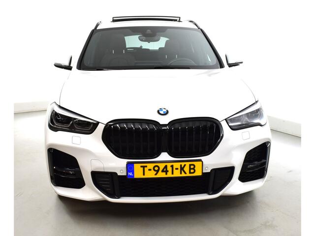 BMW X1 xDrive 25e M pakket-PANORAMA-Nw staat -HUD, -Camera-Harman kardon-Privacy-Trekhaak