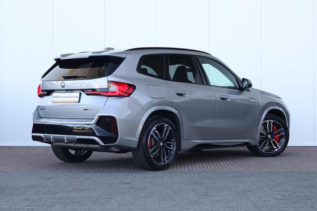 BMW X1 xDrive25e | Sport Pakket Pro | Innovation Pack | Pano Dak | Trekhaak | Driving Assistant Plus | Parking Assistant Plus | Head-Up | M-Sportstoelen Voor | Stoel & Stuurwiel Verwarming |