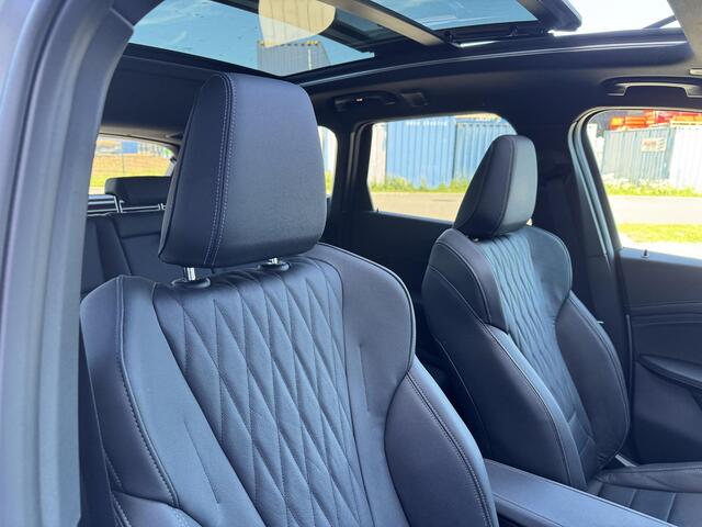BMW X1 xDrive30e 326 PK | High Executive | Pano | Frozen Grey | Trekhaak | Leder | 20 inch