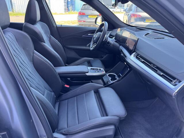 BMW X1 xDrive30e 326 PK | High Executive | Pano | Frozen Grey | Trekhaak | Leder | 20 inch