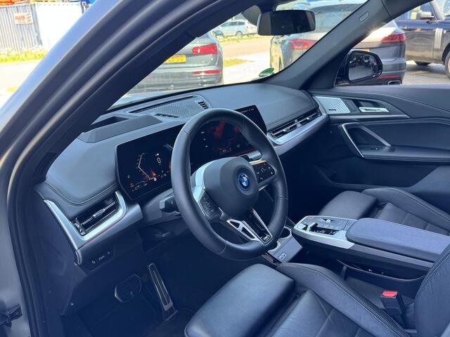 BMW X1 xDrive30e 326 PK | High Executive | Pano | Frozen Grey | Trekhaak | Leder | 20 inch