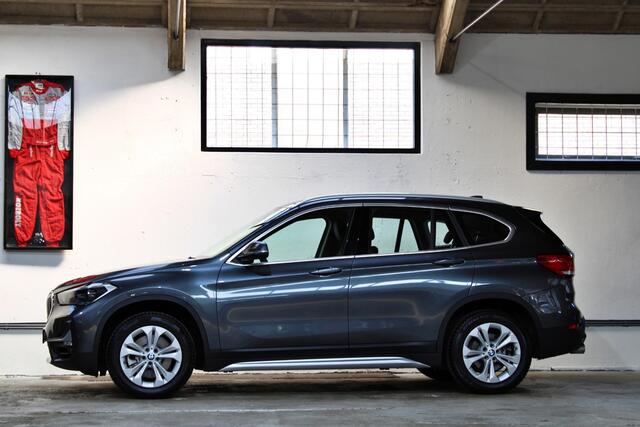 BMW X1 sDrive20i Business Edition Plus | Sportstoelen | Head-Up | 17 inch | trekhaak | NL auto | 1e eigenaar | BTW |