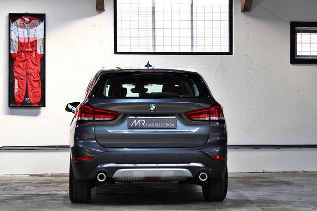 BMW X1 sDrive20i Business Edition Plus | Sportstoelen | Head-Up | 17 inch | trekhaak | NL auto | 1e eigenaar | BTW |
