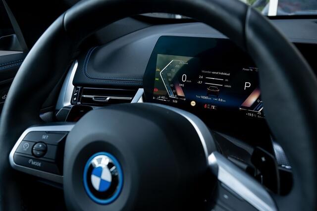 BMW X1 xDrive25e M Sport | Shadow | Driving Ass. Plus | Camera | Adapt. Led | Stoelverwarming | 20 Inch |