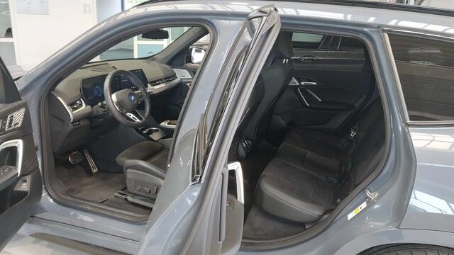 BMW X1 xDrive30e | M-sport | Panorama | 20" | Trekhaak | Harman Kardon | Driving Assistant Plus