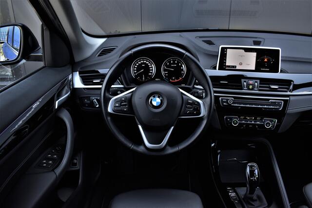 BMW X1 sDrive20i 179pk Automaat High Executive Camera/Trekhaak/Navi/Led/Climate/Stoelverw./Pdc/Cruise/Lmv18"