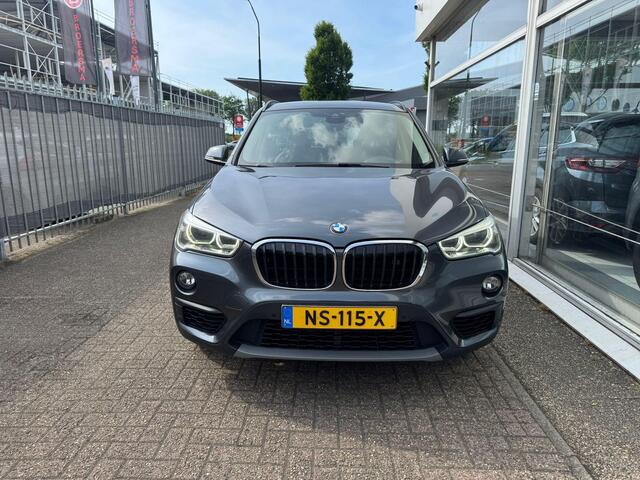 BMW X1 sDrive18i High Executive | 1e eigenaar | Automaat | Afneembare trekhaak | Airco | Elektrische ramen | Navigatie | Nieuwe APK | NAP |