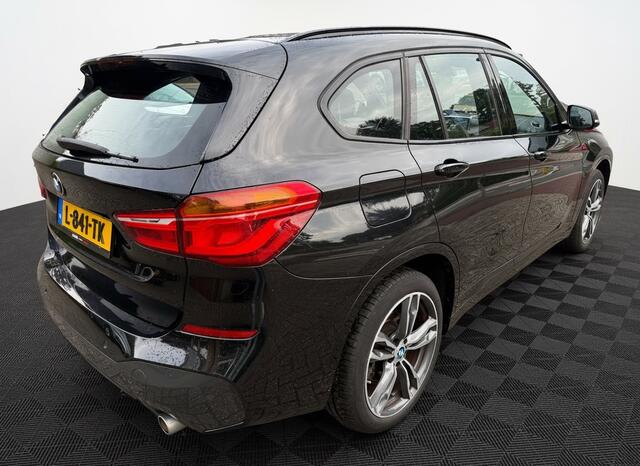 BMW X1 sDrive20i 192pk Executive, M-pakket | Pano | CarPlay