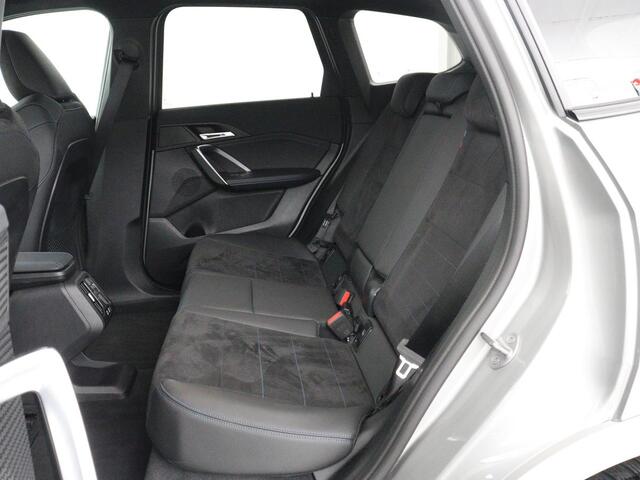 BMW X1 xDrive25e M Sport | SOH 93% | Head-Up | 360 Camera | Stoelverwarming | Trekhaak | Adaptive cruise | Leder/Alcantara | Keyless | Carplay | Side Assist | Adaptief LED | Sportstoelen | PHEV | Plug In