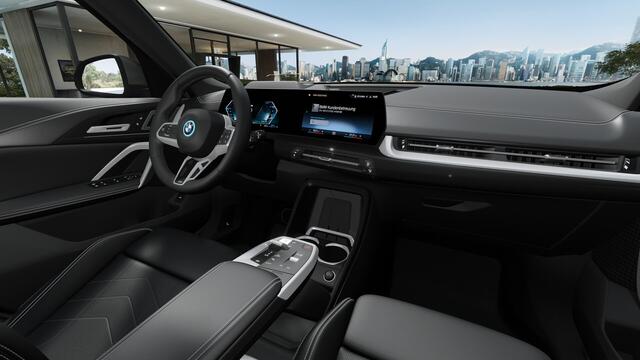 BMW X1 xDrive30e M Sport Automaat / Panoramadak / Trekhaak / Sportstoelen / M Adaptief onderstel / Head-Up / Adaptieve LED / Parking Assistant Plus