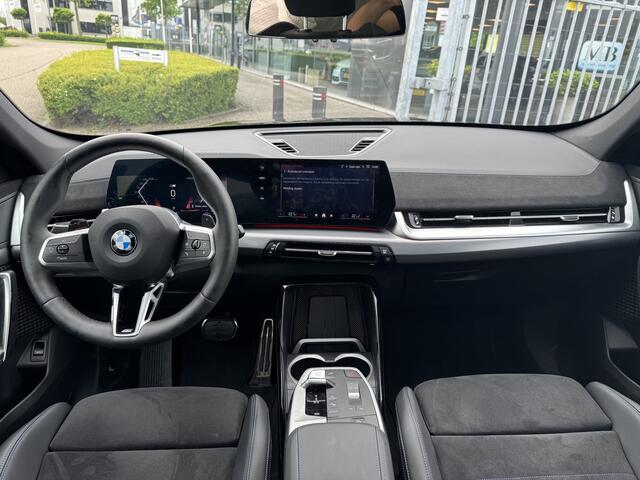 BMW X1 sDrive18i M sport Premium Panodak/ trekhaak elect, HiFi geluidinst, Travel pakket,