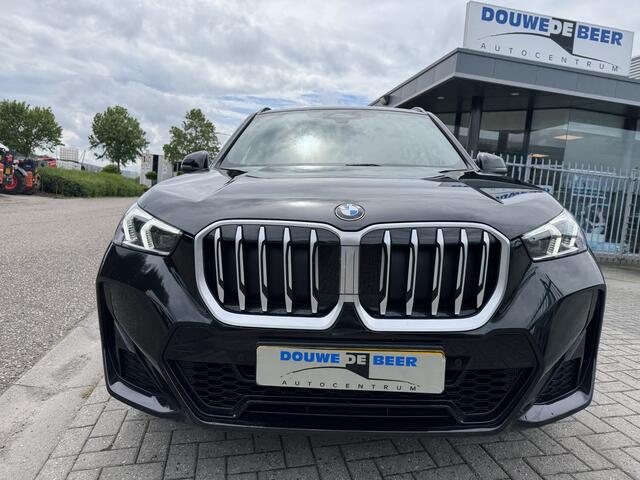 BMW X1 sDrive18i M sport Premium Panodak/ trekhaak elect, HiFi geluidinst, Travel pakket,