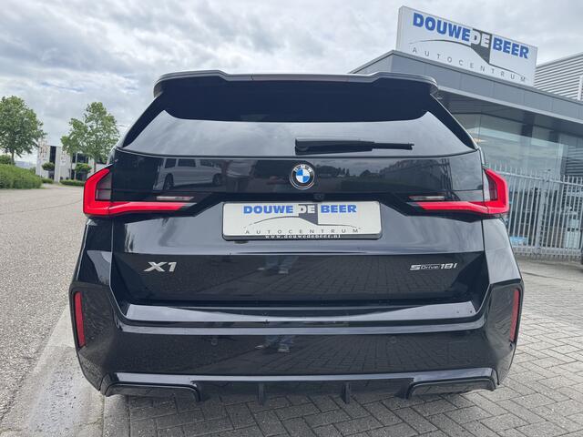 BMW X1 sDrive18i M sport Premium Panodak/ trekhaak elect, HiFi geluidinst, Travel pakket,