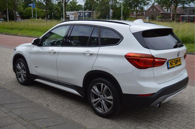 BMW X1 sDrive18i Executive NL-Auto / Sportstoelen / Clima / Correct onderhouden