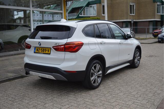 BMW X1 sDrive18i Executive NL-Auto / Sportstoelen / Clima / Correct onderhouden