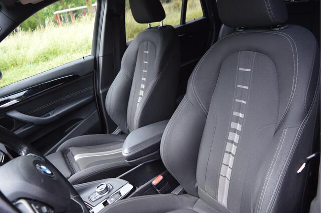 BMW X1 sDrive18i Executive NL-Auto / Sportstoelen / Clima / Correct onderhouden