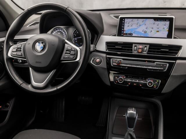 BMW X1 xDrive25e High Executive 221Pk Automaat (GROOT NAVI, CLIMATE, STOELVERWARMING, GETINT GLAS, SPORTSTOELEN, CAMERA, ELEK ACHTERKLEP, NIEUWE APK, NIEUWSTAAT)