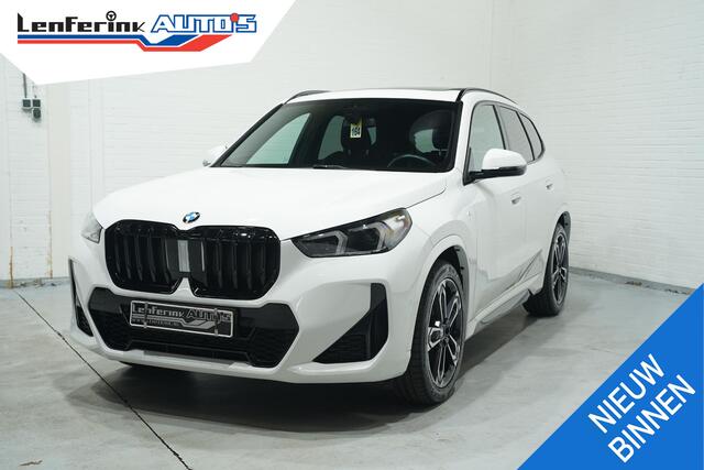 BMW X1 sDrive20i M Sport Panodak Led koplampen Camera Shadowline Stuur- en stoelverwarming 19 Inch Velgen