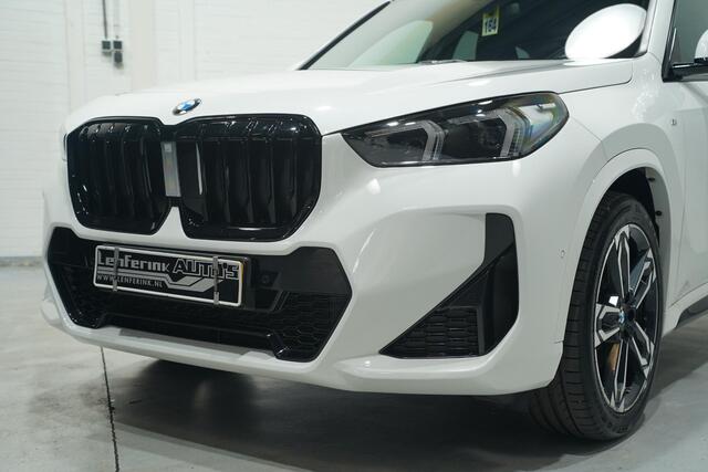 BMW X1 sDrive20i M Sport Panodak Led koplampen Camera Shadowline Stuur- en stoelverwarming 19 Inch Velgen