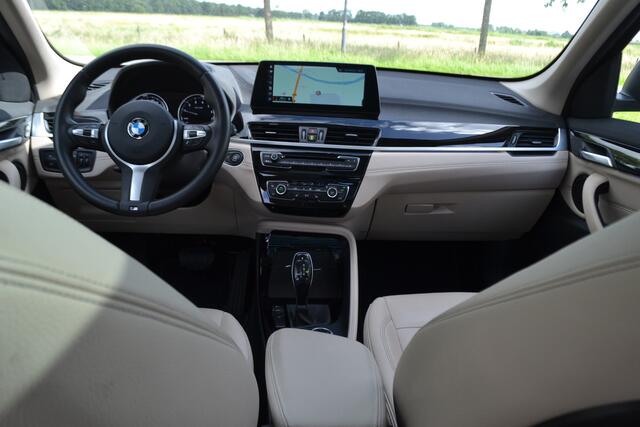 BMW X1 sDrive18i Panaramadak | Leer | Head up | Trekhaak 1700kg | Dealer onderhouden.