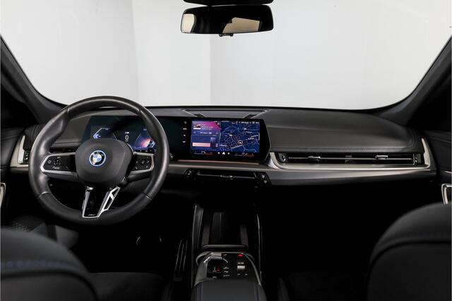 BMW X1 xDrive25e 245 PK | M-Sport | Premium Pack | S/K-Panodak | Elek. Trekhaak | Dig. Cockpit | Cruise | Stoelverw. | PDC | Camera | NAV+App. Connect | ECC | Elek. Klep | LM 19" | 9761