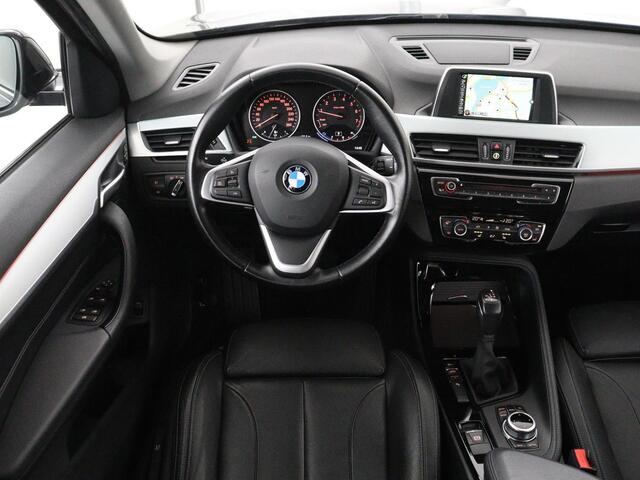 BMW X1 sDrive18i Sport Line | Leder | Trekhaak | Stoelverwarming | Sportstoelen | Camera | Navigatie | Keyless | Climate control | 18'' velgen | Park Assist | Cruise control | Bluetooth | Full LED