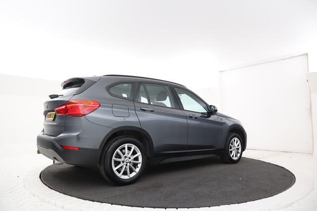 BMW X1 sDrive20i High Executive 192 PK! Navigatie, Stoelverwarming