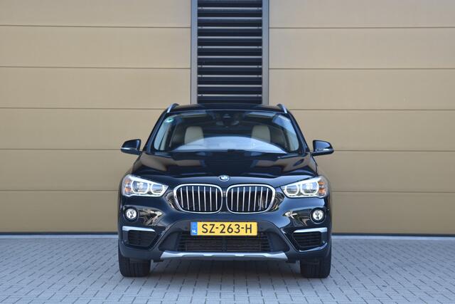 BMW X1 sDrive20i High Executive * LED * Leder * Head-up * Stoelverwarming * X-Line *