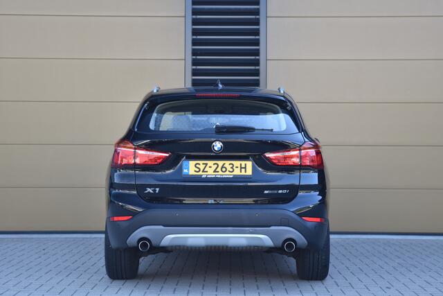 BMW X1 sDrive20i High Executive * LED * Leder * Head-up * Stoelverwarming * X-Line *