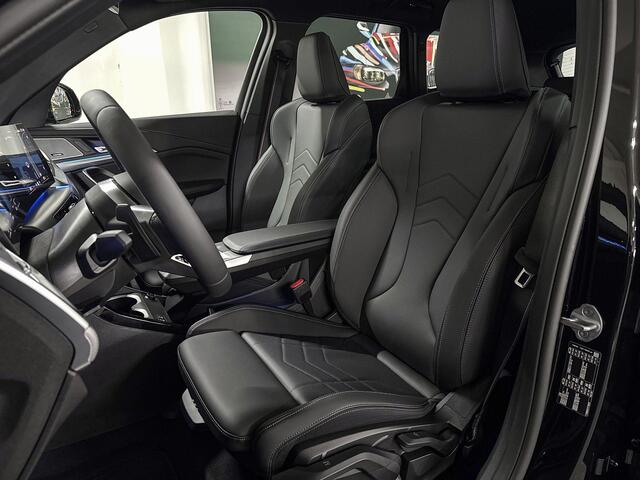BMW X1 sDrive20i | M-Sport | Travel Pack | Premium Pack | Driving Assistant Plus | Harman/Kardon | Stoelverwarming | Panoramadak | Trekhaak | Comfort Access