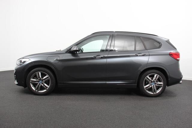 BMW X1 xDrive25e M-Sport PHEV 221pk Shadow Line Climate Control Cruise Control Camera Parkeer sensoren Navigatie Electrische Achterklep
