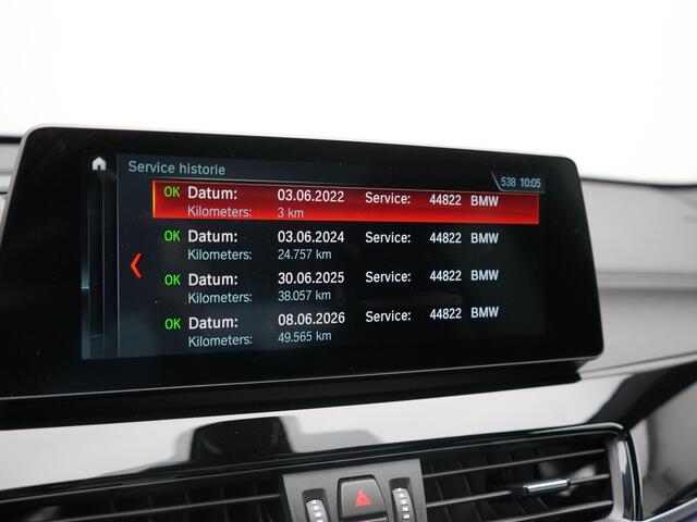 BMW X1 xDrive25e M Sport PHEV 221pk Dealer O.H. | Trekhaak Afn. | Panodak | Head Up | Adaptive Cruise | Camera | Lederen Sportstoelen Memory & Verwarmd | Keyless | Sfeerverlichting | Navigatie | DAB | Plug In Hybrid |
