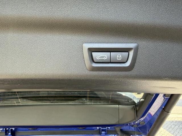 BMW X1 xDrive30e M Sport Pro 19''/Panoramadak/Harman Kardon/Trekhaak/Elektrische stoel + memory + massage/Keyless/Adaptieve cruise/360 Camera