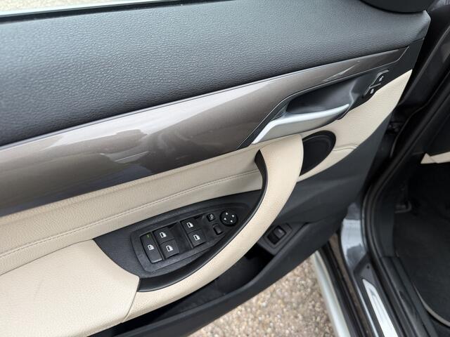 BMW X1 sDrive20i VDL Nedcar Edition LED/Sportleer/HU/Stoelverw/Leer/Navi
