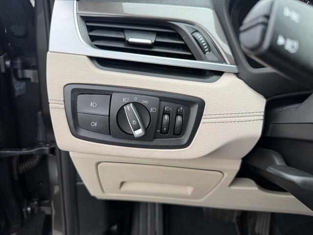 BMW X1 sDrive20i VDL Nedcar Edition LED/Sportleer/HU/Stoelverw/Leer/Navi