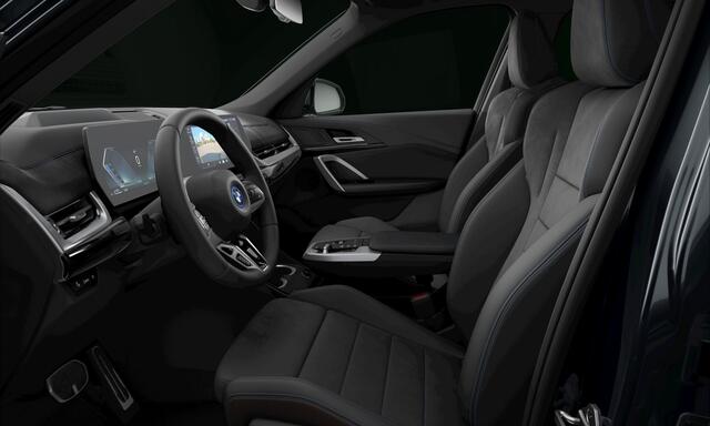 BMW X1 xDrive25e M Sport Pro , 360 camera, 19", massage, HUD, ACC, adap-LED, keyless, NP68k