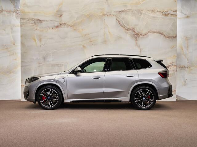 BMW X1 xDrive25e M Sport Pro , 360 camera, 19", massage, HUD, ACC, adap-LED, keyless, NP68k