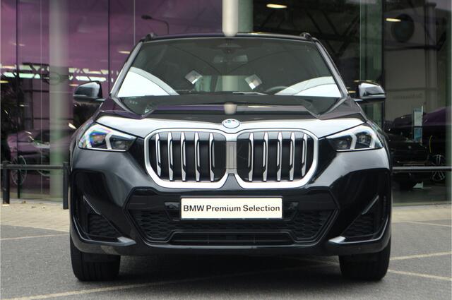 BMW X1 xDrive25e M Sport Automaat / Sportstoelen / Achteruitrijcamera / M Adaptief onderstel / Adaptieve LED / Stoelverwarming / Comfort Access