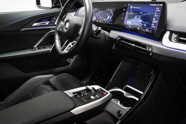 BMW X1 sDrive18i M-Sport | PANORAMADAK | HEAD UP | MASSAGE | TREKHAAK | 19"
